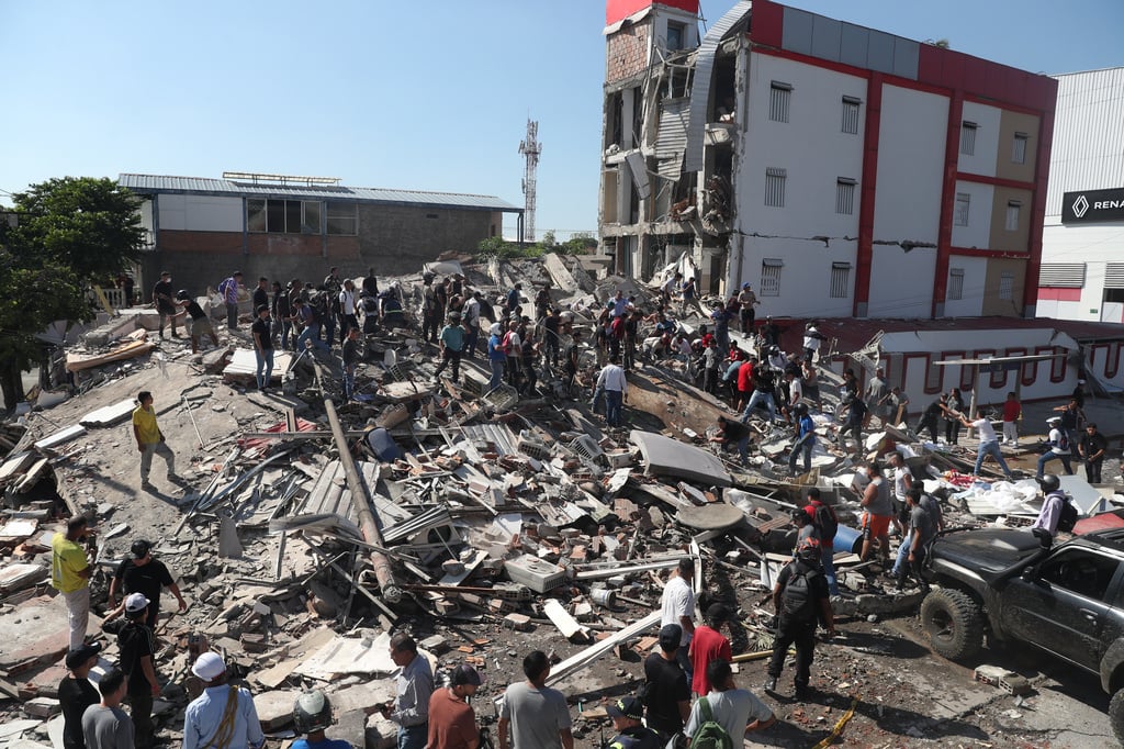 M7.4 Earthquake Shakes Colombia: Deep Dive & Impact